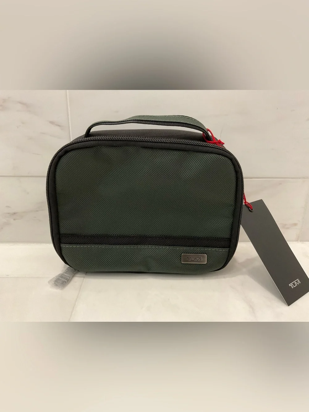 NEW TUMI Zippered CUBE TRAVEL POUCH - Cosmetic Bag - SPRUCE GREEN